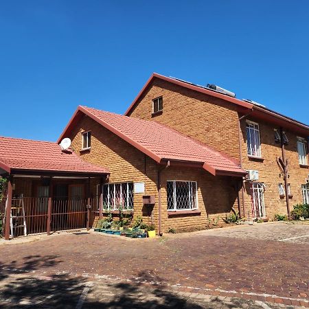Southy Inn By The Lake Benoni Buitenkant foto