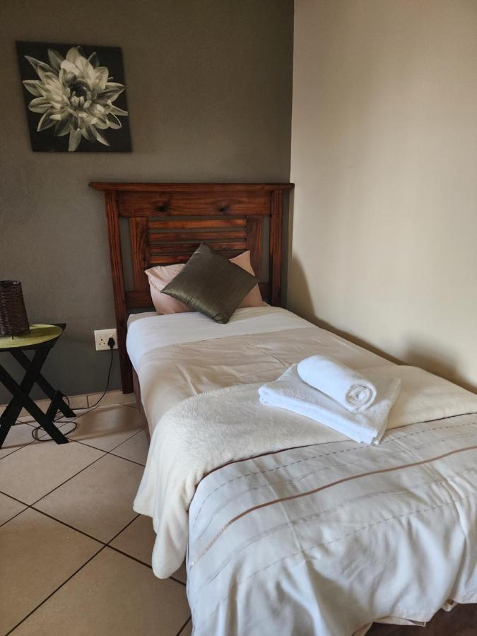 Southy Inn By The Lake Benoni Buitenkant foto