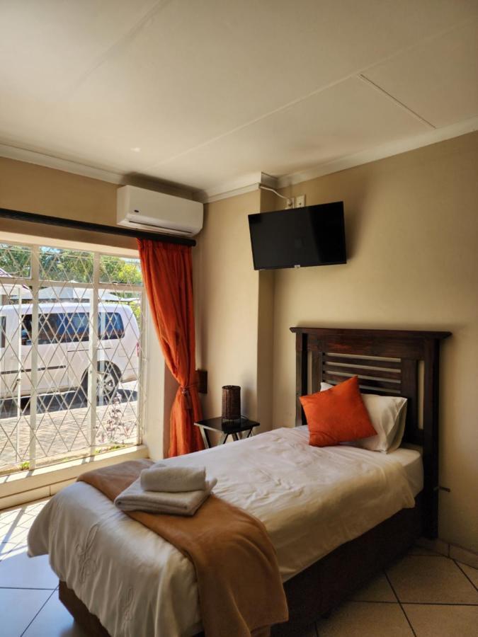 Southy Inn By The Lake Benoni Buitenkant foto
