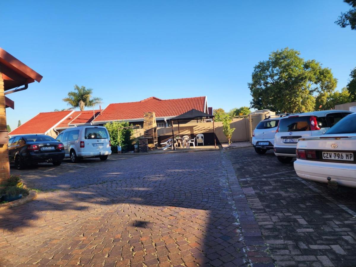 Southy Inn By The Lake Benoni Buitenkant foto