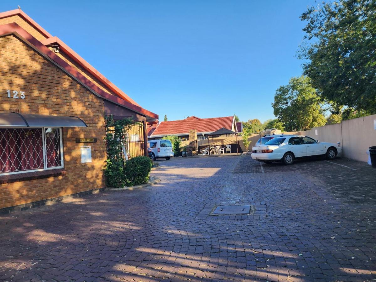 Southy Inn By The Lake Benoni Buitenkant foto