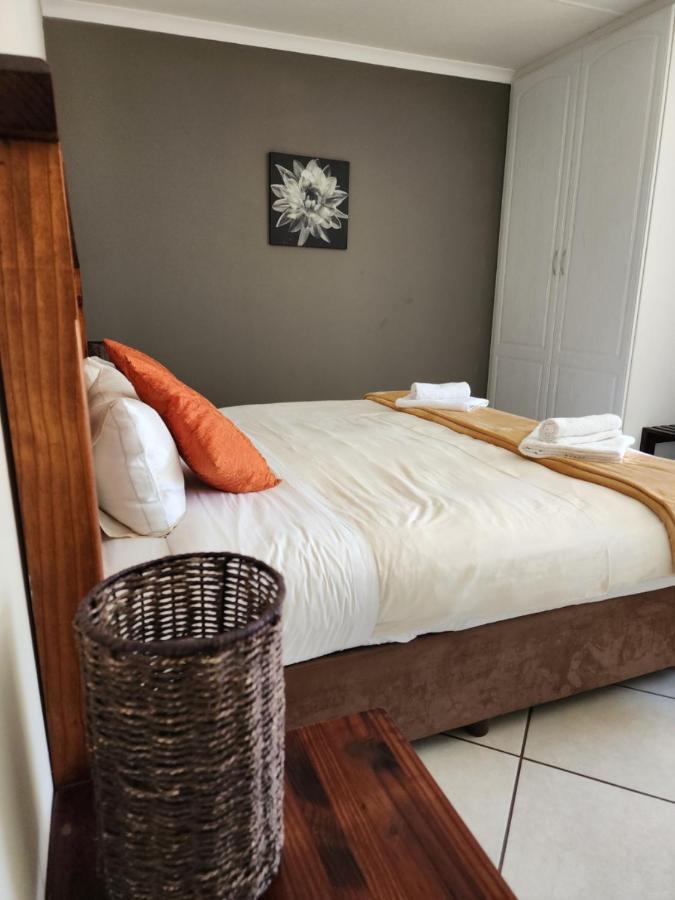Southy Inn By The Lake Benoni Buitenkant foto