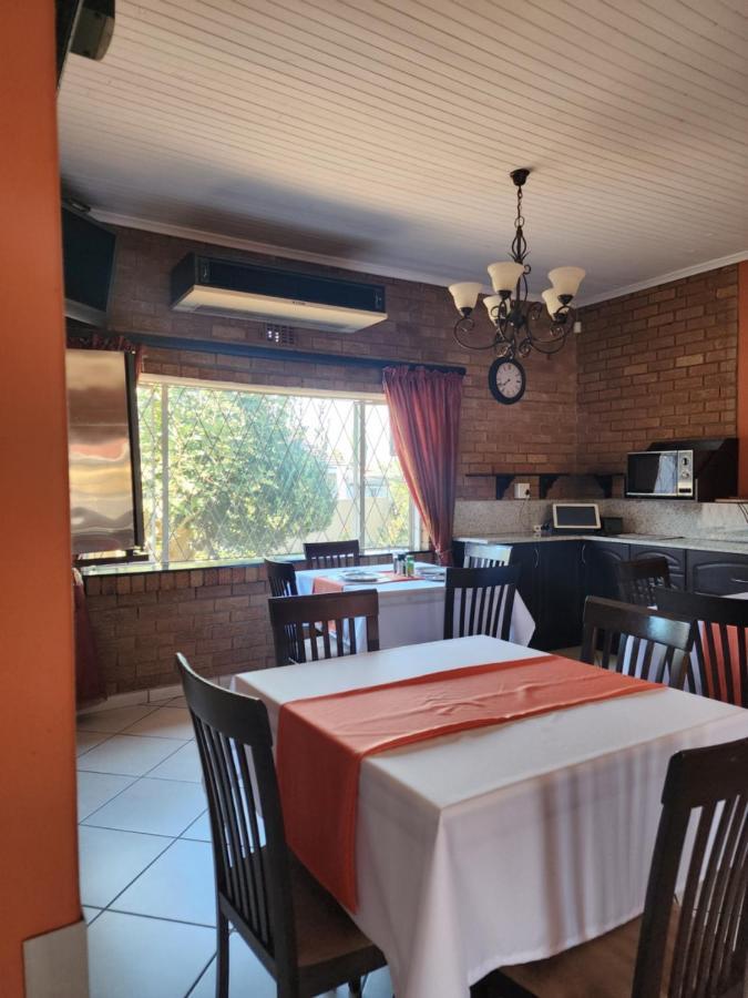 Southy Inn By The Lake Benoni Buitenkant foto