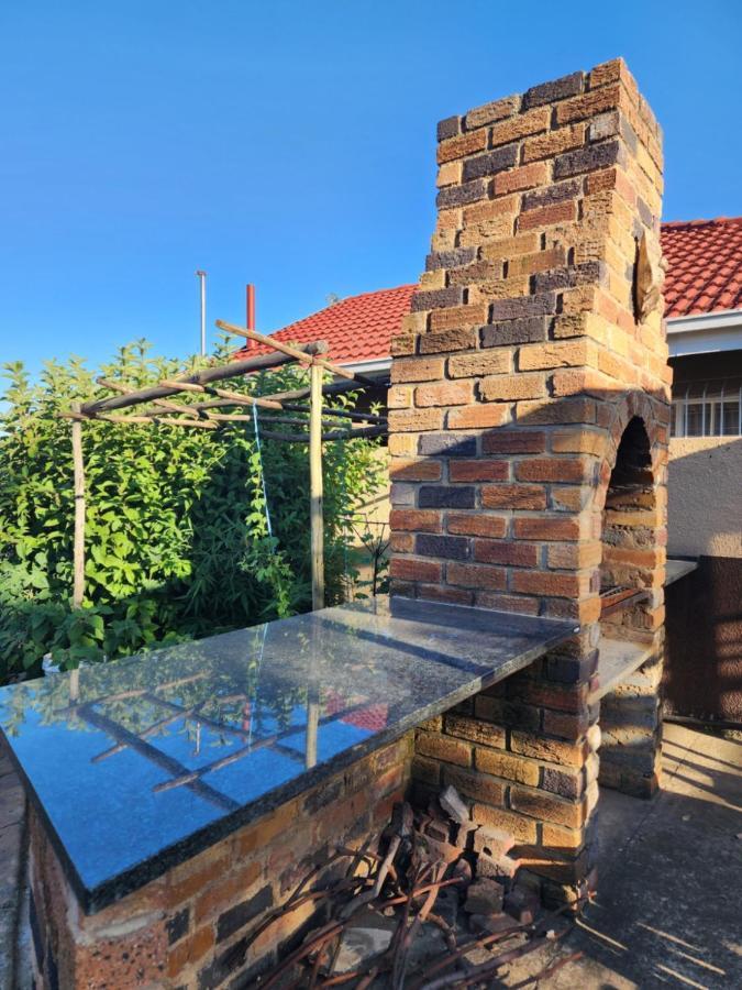 Southy Inn By The Lake Benoni Buitenkant foto