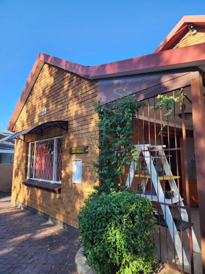 Southy Inn By The Lake Benoni Buitenkant foto