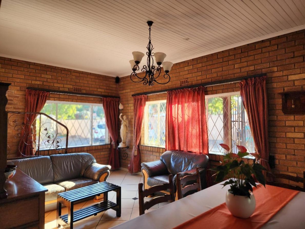 Southy Inn By The Lake Benoni Buitenkant foto