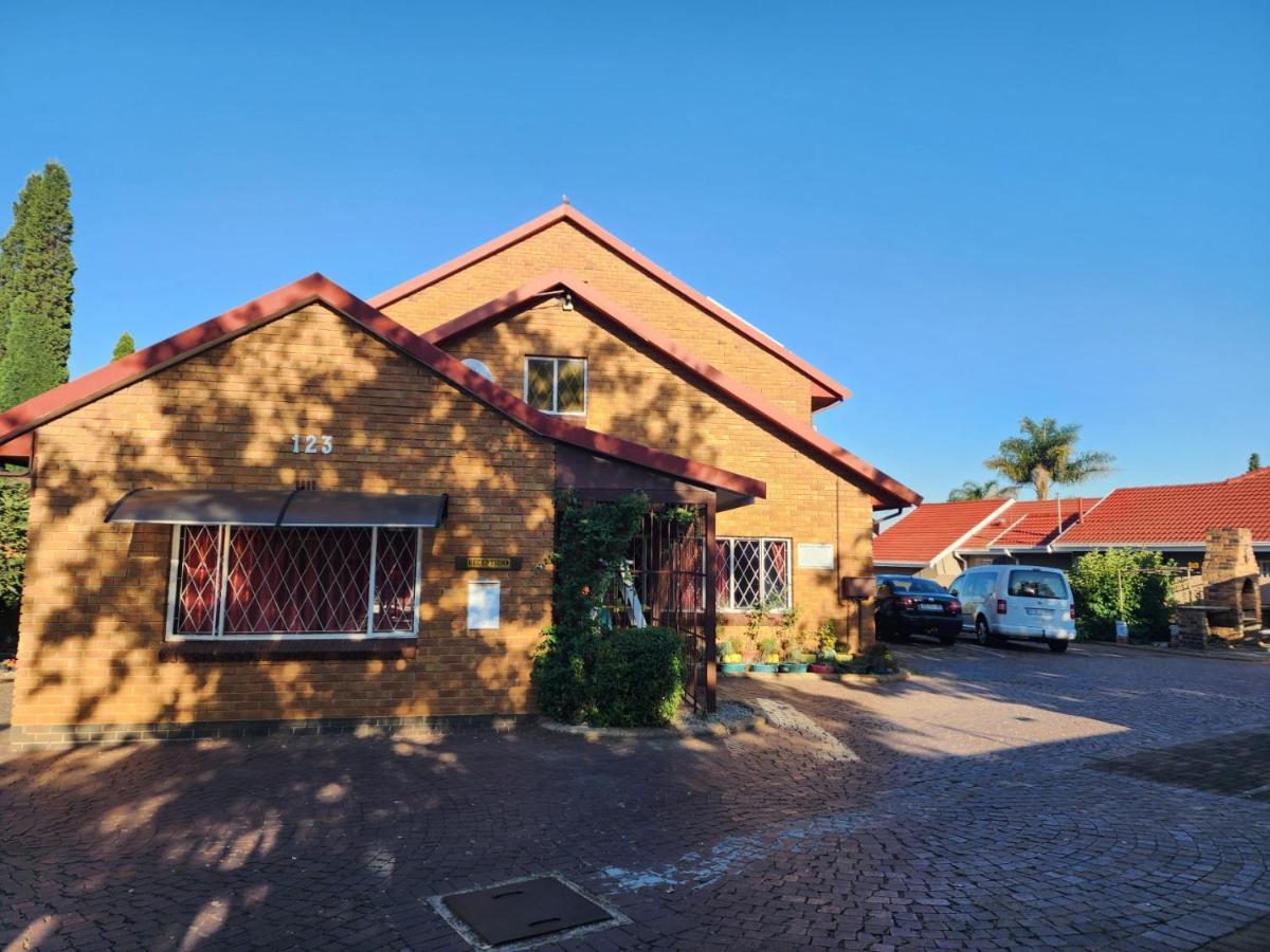 Southy Inn By The Lake Benoni Buitenkant foto