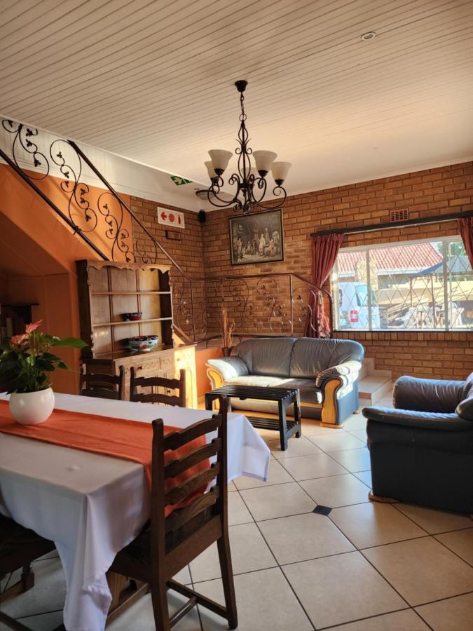 Southy Inn By The Lake Benoni Buitenkant foto
