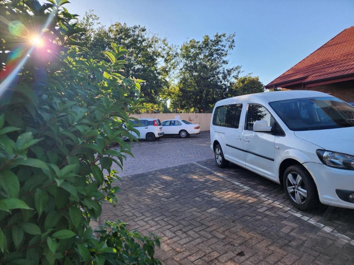 Southy Inn By The Lake Benoni Buitenkant foto
