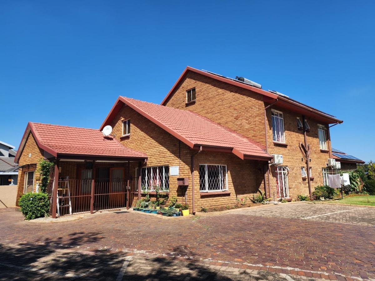 Southy Inn By The Lake Benoni Buitenkant foto
