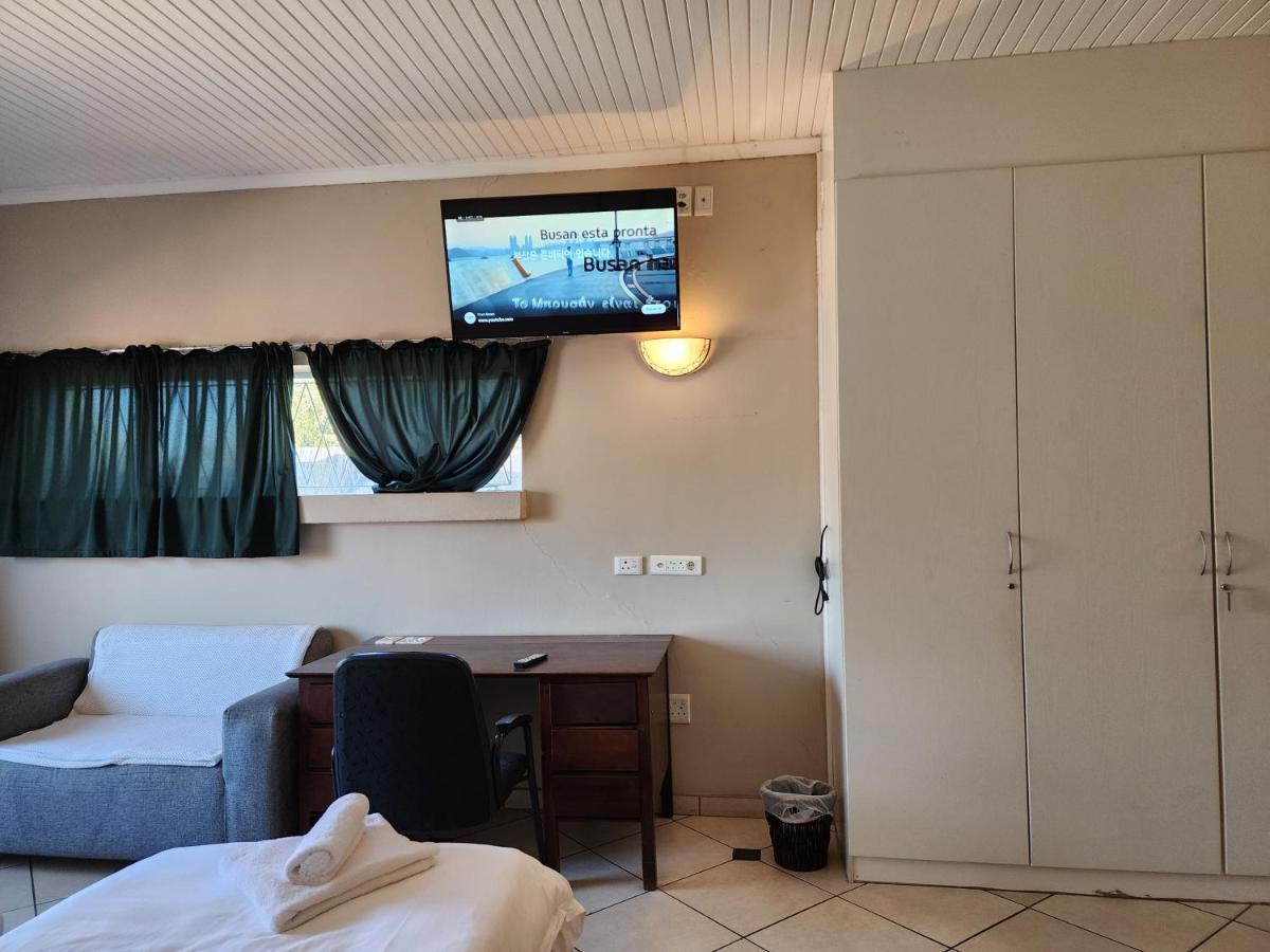 Southy Inn By The Lake Benoni Buitenkant foto