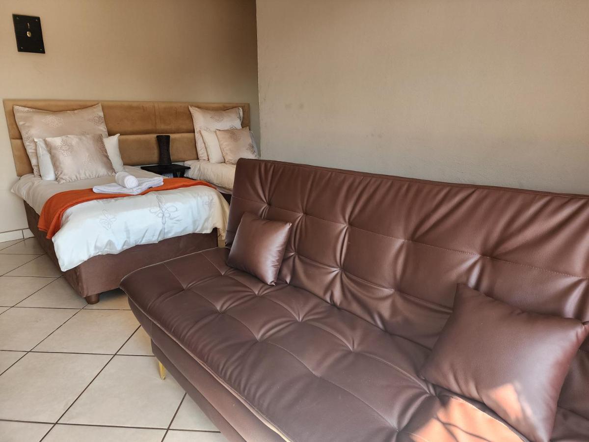 Southy Inn By The Lake Benoni Buitenkant foto