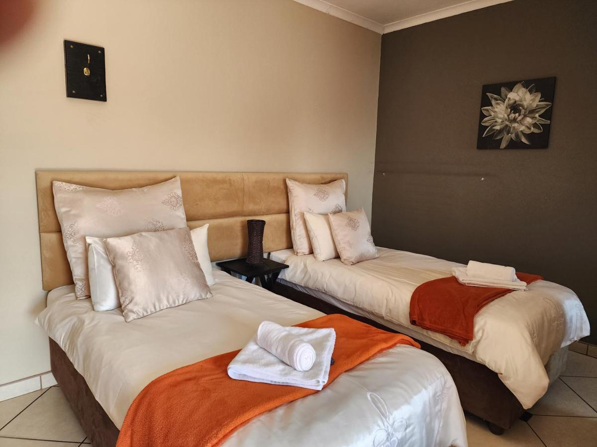 Southy Inn By The Lake Benoni Buitenkant foto