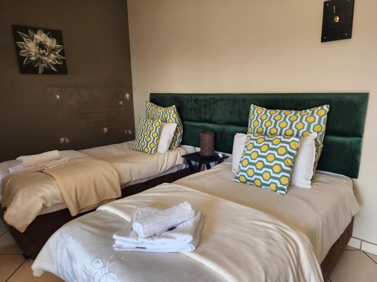 Southy Inn By The Lake Benoni Buitenkant foto