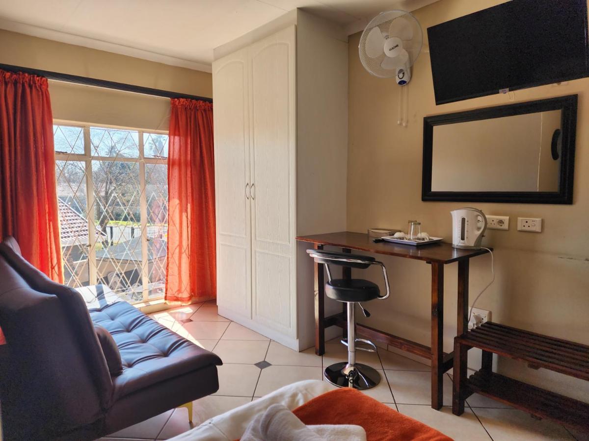 Southy Inn By The Lake Benoni Buitenkant foto